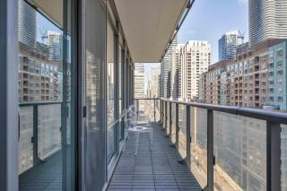 Large 2BR on Bay Street 4 Beds with Balcony - 5