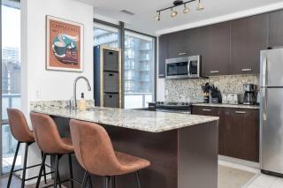 Large 2BR on Bay Street 4 Beds with Balcony - 4