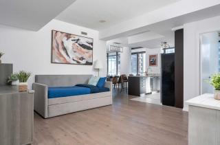 Large 2BR on Bay Street 4 Beds with Balcony - 1