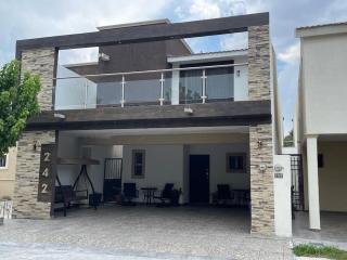 bonita casa cerca de la Alameda - Saltillo - 0