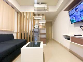 Comfortable 2BR at 25th Floor Meikarta Apartment By Travelio - Cikarang - 4