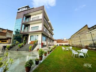 Hotel Vrinda Sarovar - Mathura - 2