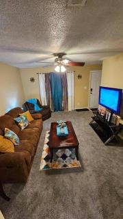Cozy 2BR sleeps 6 near ECU Stadium and Hospital - Greenville - 0
