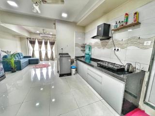Studio Apartment 1 BHK near Kokilaben Ambani Hospital - Mumbai - 2
