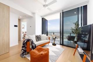 Modern 1BR Apt Steps from Casino & Pacific Fair - 9