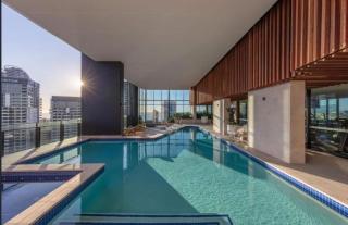 Modern 1BR Apt Steps from Casino & Pacific Fair - 3