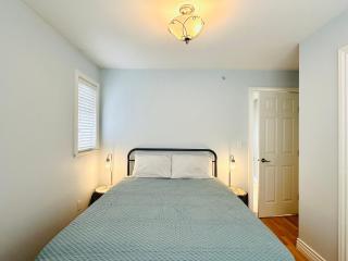 Spacious 5BR 3BA Guest Villa - 10 Min to DT - Pet Friendly, Free Parking - Vancouver - 5