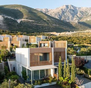 Beachfront Villa in Luxury Resort in Palasa - Palasë - 0
