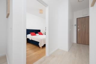 Bright & Modern Apartment with Balcony in Bemowo District by Noclegi Renters - 5