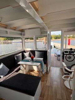 Hausboot als Festlieger im Hafen -Hafenruhe- - Braunsbedra - 2