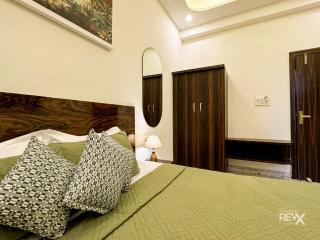 Hotel Vrinda Sarovar - Mathura - 5