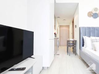 Stunning Studio with a Spacious Balcony in Meydan - Dubai - 9