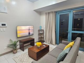One Uptown Executive 2 bedroom, with balcony, washer & Netflix - Manila - 7