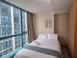 One Uptown Executive 2 bedroom, with balcony, washer & Netflix - Manila - 4