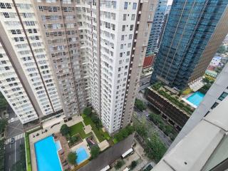 One Uptown Executive 2 bedroom, with balcony, washer & Netflix - Manila - 2