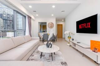 Modern 1-BR Apartment Close to Dubai Mall and Burj Khalifa - Dubai - 0