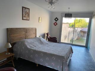 Grand T2 indépendant centre ville 1er étage - Saint-Junien - 0