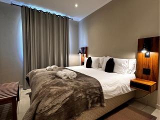 Flying Ostrich Guesthouse & Self-catering Accommodation - Mariental - 5
