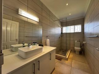 Flying Ostrich Guesthouse & Self-catering Accommodation - Mariental - 4