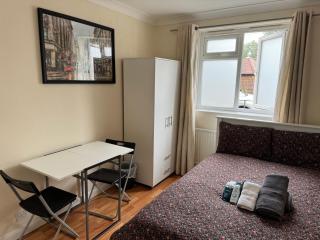 Huge and affordable 3 bedroom flat in Hammersmith for 7 people with welcome breakfast - Londra - 1