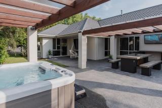 Hidden Gem of Christchurch - Sleeps 13 - Christchurch - 0