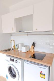 Cozy Studio walk to Park & Water - Sydney - 3