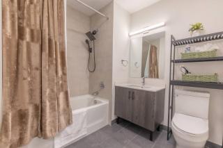 Opulence in Olive with Free Parking plus EV Plug, 2 BR 2 baths Suite, 5 beds and Sleeps 8 - Orange - 3