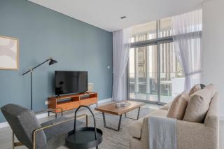 Blueground Building 24 pool gym city view DXB-1385 - Dubai - 7