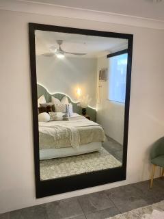 Lux in the City 1 Bedroom Apt with Pool Sleeps 3 - 7