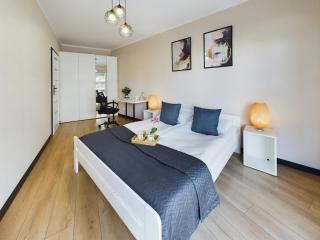 Exceptional Apartments with Parking by Noclegi Renters - 7