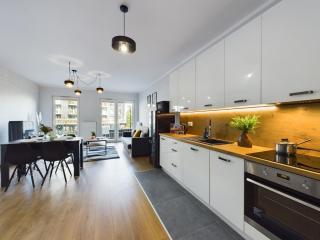 Exceptional Apartments with Parking by Noclegi Renters - Cracovia - 1