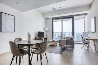Blueground 5242 Tower sea view doorman pool DXB-867 - 1