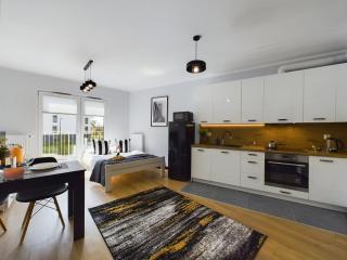 Exceptional Apartments with Parking by Noclegi Renters - Cracovia - 2