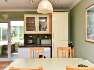 A Spacious 4 Bed Home With Castle Views - Cardiff - 8