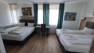 Hotel Central Hauptbahnhof - 8