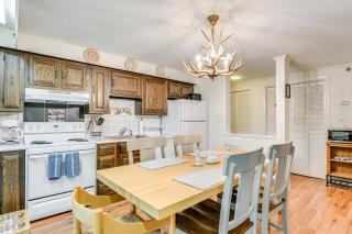 Renovated Ski-InandSki-Out Peru Condo at Bromley Mtn - Peru - 8