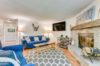 Renovated Ski-InandSki-Out Peru Condo at Bromley Mtn - 7