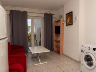 Studio cabine avec jardin privé face plage du Lavandou - 4 couchages - FR-1-803-52 - 8