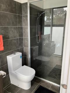 Private Room & Ensuite, in shared Modern 2 Level Apartment - full use of all facilities - Geelong - 7