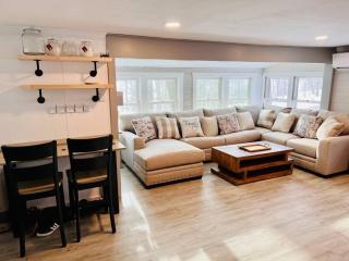 Lakefront Cottage on Brewer Lake - 3