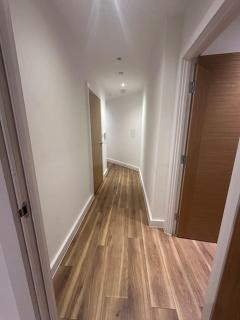 Luxurious 2 Bed Apartment - Ilford - 7