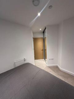Luxurious 2 Bed Apartment - Ilford - 5