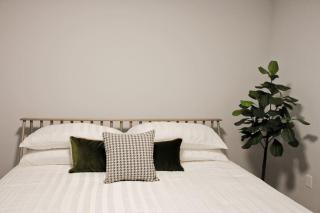 Beachview getaway at the New Carlyle 202 on the Main strip in Grand Bend - 6