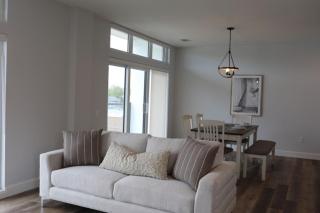 Beachview getaway at the New Carlyle 200 on the Main strip in Grand Bend - 4