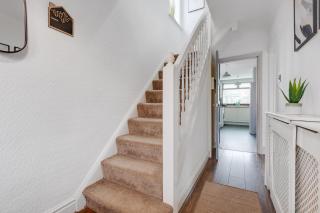 Manchester Business and Leisure Home with Free Parking - 7