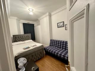 Opposite of Edgware Road Tube Station, Short Walk To Marble Arch - Londra - 0