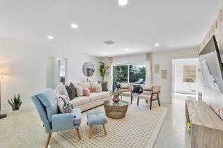 Charming Coral Ridge 2BR 2BA Near Beach plus Pool - Fort Lauderdale - 7