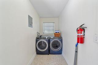 Charming Coral Ridge 2BR 2BA Near Beach plus Pool - 1