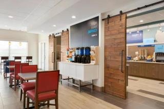 Holiday Inn Express & Suites - Cincinnati NE - Red Bank Road by IHG - Cincinnati - 1
