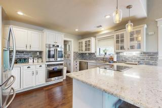 Opulent Waterfront 118B - Burnet - 4